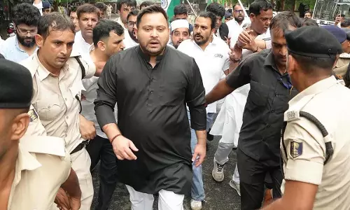 बिहार में हजारों शिक्षकों की नौकरी पर संकट, तेजस्वी यादव ने CM सम्राट चौधरी को लिखा पत्र बिहार में हजारों शिक्षकों की नौकरी पर संकट, तेजस्वी यादव ने CM सम्राट चौधरी को लिखा पत्र
