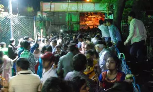कोलकाता हादसे के पीड़ितों को मिलेगा 25 लाख का मुआवजा, हेल्पलाइन नंबर जारी; 12 लोग हिरासत में