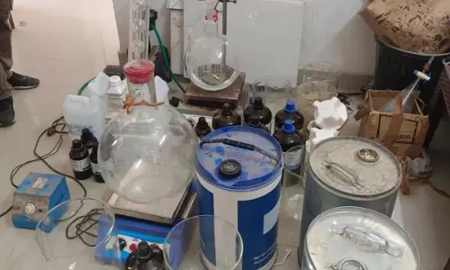 ग्रेटर नोएडा में NCB का बड़ा एक्शन, ड्रग्स बनाने वाली 2 अवैध लैब का भंडाफोड़