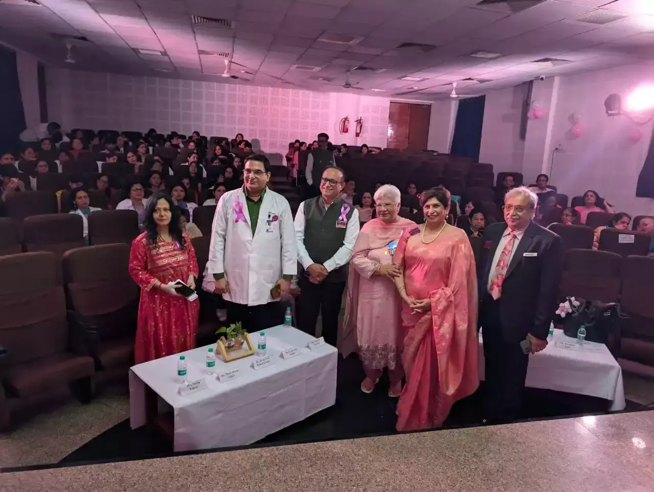 स्तन कैंसर के प्रति जागरूकता बढ़ाने के लिए अस्पताल में कार्यक्रम स्तन कैंसर के प्रति जागरूकता बढ़ाने के लिए अस्पताल में कार्यक्रम