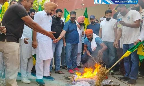 पिहोवा में खरीद व्यवस्था को लेकर किसानों का विरोध प्रदर्शन