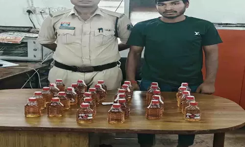 अवैध शराब के खिलाफ बड़ा एक्शन, 32 पौवा के साथ युवक गिरफ्तार