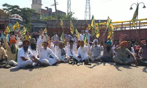 धान खरीद की 26 क्विंटल सीमा पर भड़के किसान, अंबाला-हिसार रोड जाम