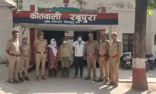 ग्रेटर नोएडा में 5 लोगों की मौत मामला: महेश की दो बहनें और बहनोई गिरफ्तार, वॉयस नोट से हुआ खुलासा ग्रेटर नोएडा में 5 लोगों की मौत मामला: महेश की दो बहनें और बहनोई गिरफ्तार, वॉयस नोट से हुआ खुलासा