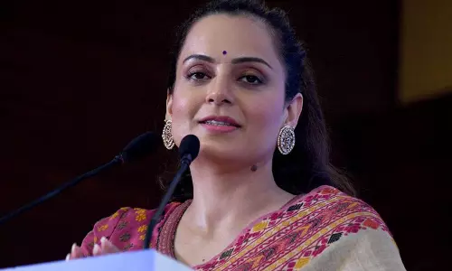 विपक्ष की निम्न-स्तरीय हरकतों पर कंगना रनौत ने साधा निशाना विपक्ष की निम्न-स्तरीय हरकतों पर कंगना रनौत ने साधा निशाना