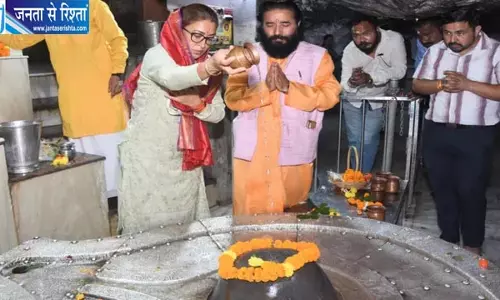 अस्पताल से डिस्चार्ज होते ही मंदिर पहुंचीं मंत्री रेखा आर्या, महादेव का लिया आशीर्वाद