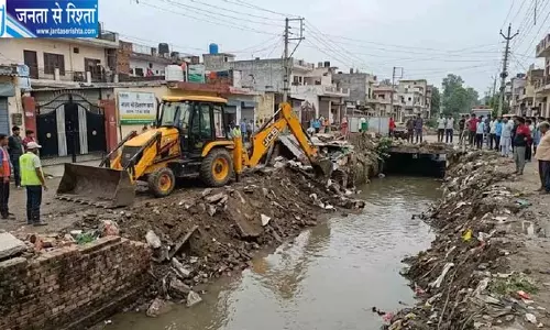 नाले का चौड़ीकरण बना वरदान, मूसलाधार बारिश में 200 घर डूबने से बचे नाले का चौड़ीकरण बना वरदान, मूसलाधार बारिश में 200 घर डूबने से बचे