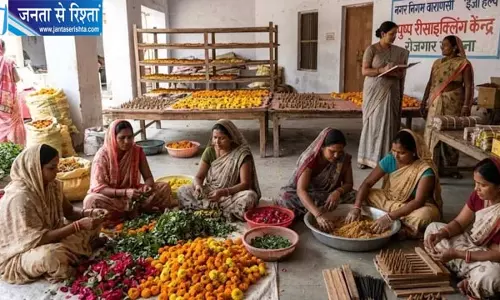 काशी में अनोखी पहल: मंदिरों में चढ़े फूलों से बन रही अगरबत्ती और गुलाल काशी में अनोखी पहल: मंदिरों में चढ़े फूलों से बन रही अगरबत्ती और गुलाल