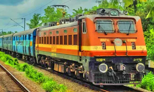 कोहरे के कारण रेल परिचालन प्रभावित, चार ट्रेनों के फेरे कम होंगे