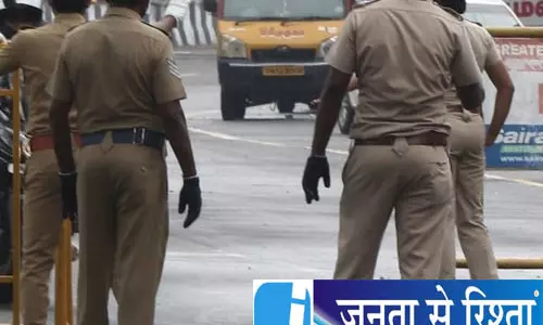 जम्मू-कश्मीर में कथित जासूसी का मामला, सेना अधिकारी की पत्नी पर FIR जम्मू-कश्मीर में कथित जासूसी का मामला, सेना अधिकारी की पत्नी पर FIR