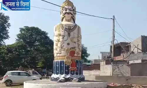 दशहरे पर यहां जलता नहीं, पूजता है रावण