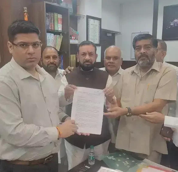 आर्थिक नुकसान झेल रहे किसानों और पशुपालकों को राहत देने की अपील
