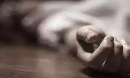 नशे के लिए बेटे ने मां को बेरहमी से पीटा, अस्पताल में भी बेटे की सलामती मांगती रही मां