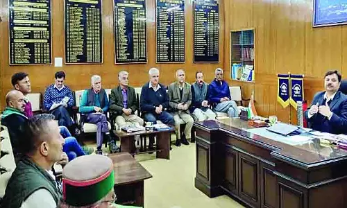 फोरलेन टनल से भवनों में दरारों की जांच के लिए कमेटी गठित