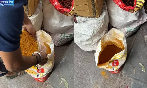 महाराष्ट्र में खुले मसालों की बिक्री पर प्रतिबंध, फिर भी बाजारों में बिक रही हल्दी-मिर्च