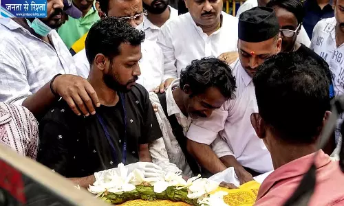 कोलकाता में भीषण भगदड़, 19 की गई जान कोलकाता में भीषण भगदड़, 19 की गई जान