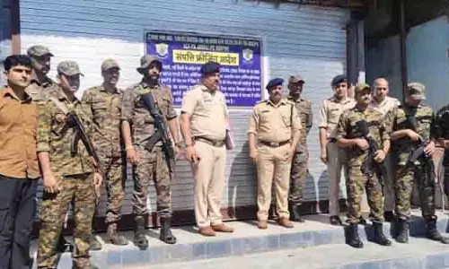 नशा तस्कर का 7 दुकानों वाला दो मंजिला भवन और ट्रैक्टर फ्रीज नशा तस्कर का 7 दुकानों वाला दो मंजिला भवन और ट्रैक्टर फ्रीज