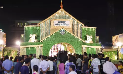 असम की चाय विरासत को समर्पित डिब्रूगढ़ का दुर्गा पूजा पंडाल असम की चाय विरासत को समर्पित डिब्रूगढ़ का दुर्गा पूजा पंडाल