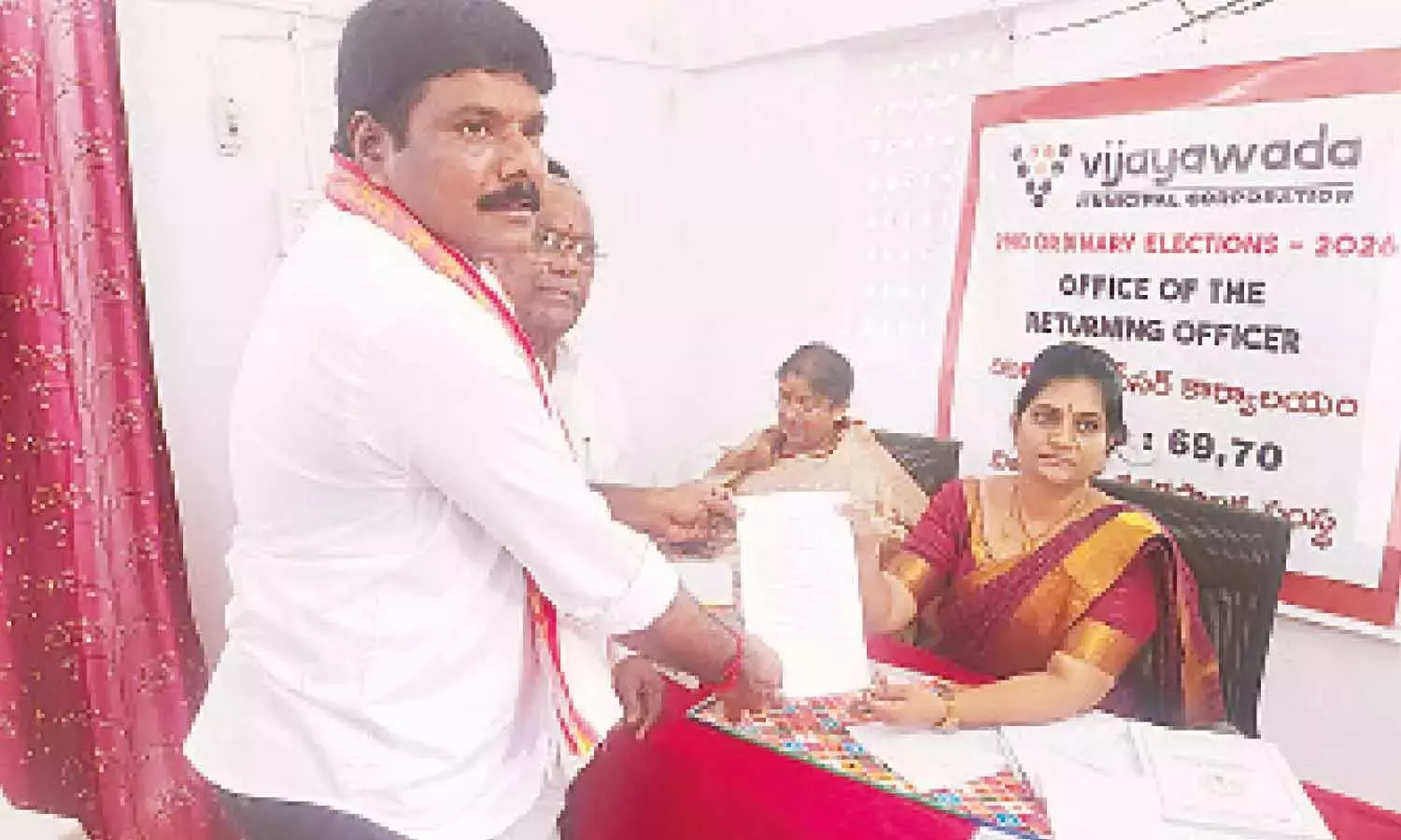 Andhra: अंतिम दिन नामांकन की भारी भीड़ के लिए अधिकारियों ने कमर कस ली है Andhra: अंतिम दिन नामांकन की भारी भीड़ के लिए अधिकारियों ने कमर कस ली है