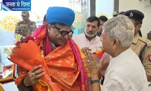 अयोध्या पहुंचे CM हिमंत बिस्वा सरमा, रामलला के किए दर्शन अयोध्या पहुंचे CM हिमंत बिस्वा सरमा, रामलला के किए दर्शन