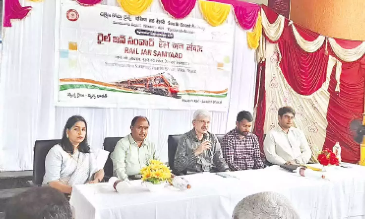 Andhra: रेल जन संवाद मछलीपट्टनम में बेहतर यात्री सुविधाएं चाहता है Andhra: रेल जन संवाद मछलीपट्टनम में बेहतर यात्री सुविधाएं चाहता है
