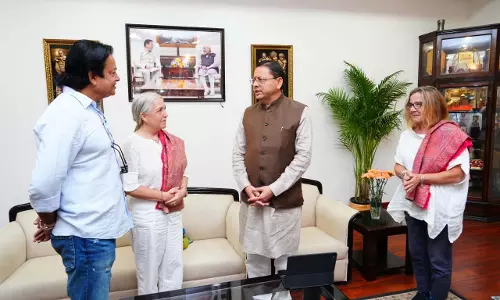 मुख्यमंत्री पुष्कर सिंह धामी से अंतरराष्ट्रीय फिल्म निर्माताओं के प्रतिनिधिमंडल ने की भेंट