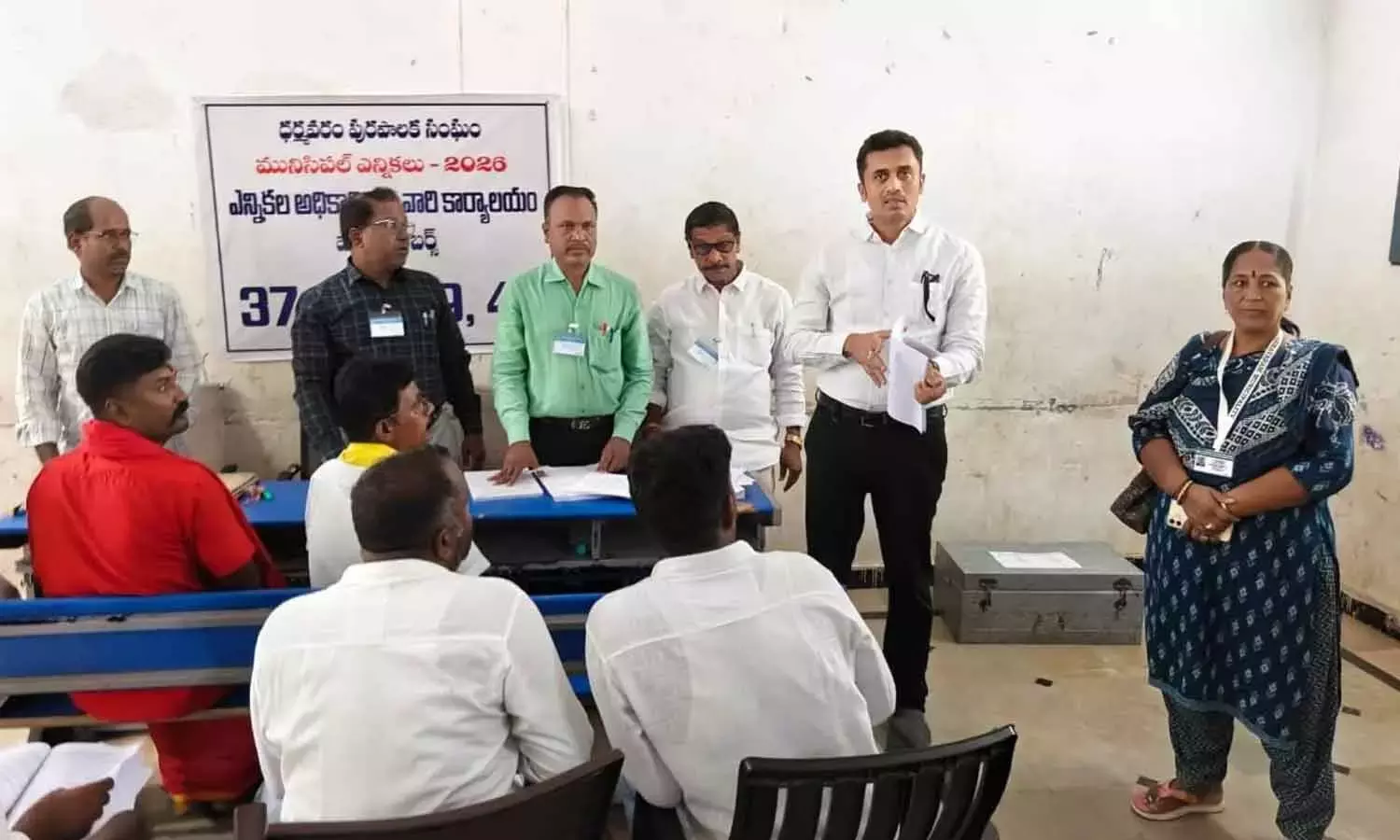 Andhra: कलेक्टर ने धर्मावरम निकाय चुनाव व्यवस्था का निरीक्षण किया Andhra: कलेक्टर ने धर्मावरम निकाय चुनाव व्यवस्था का निरीक्षण किया
