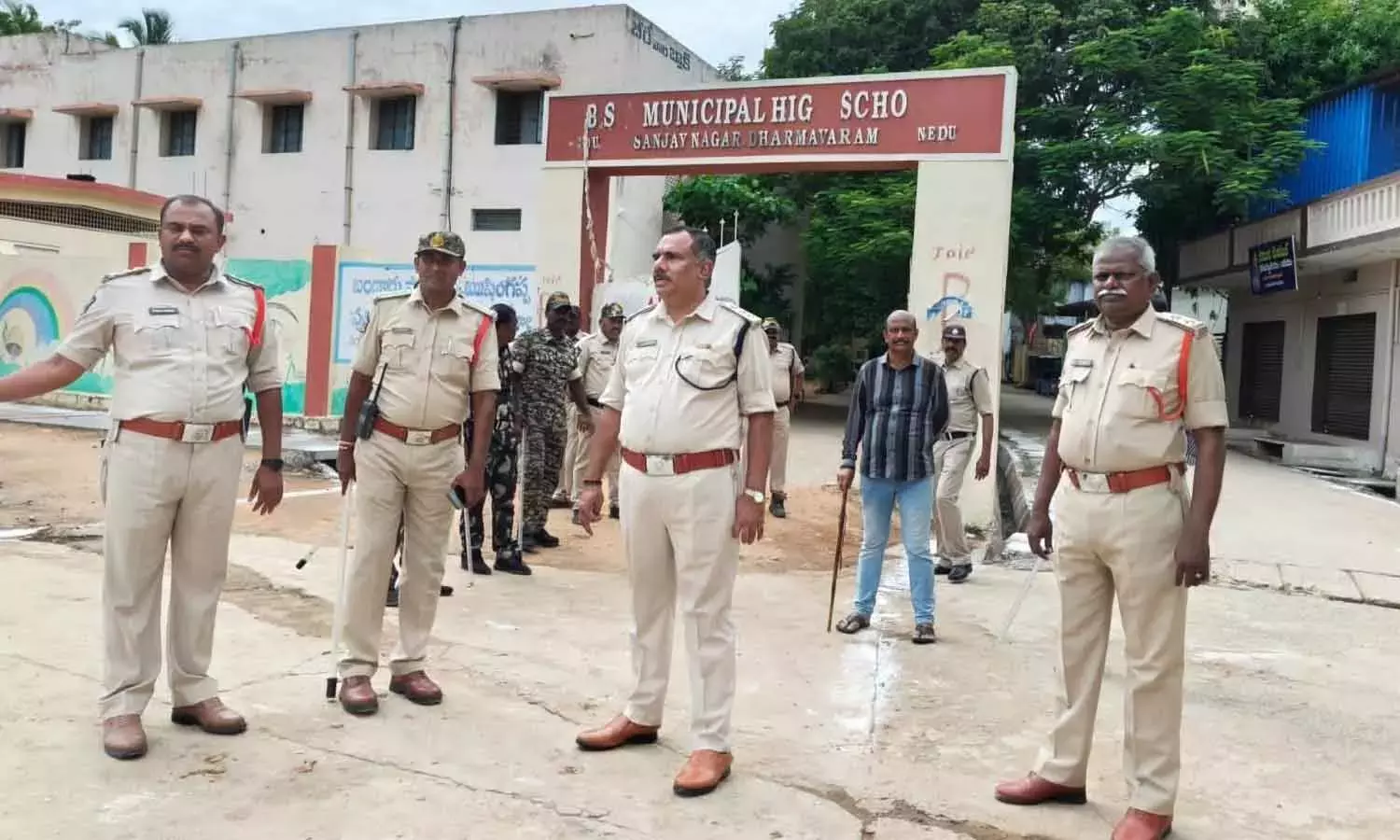 Andhra: सात नामांकन केंद्रों पर सुरक्षा बढ़ा दी गयी है Andhra: सात नामांकन केंद्रों पर सुरक्षा बढ़ा दी गयी है