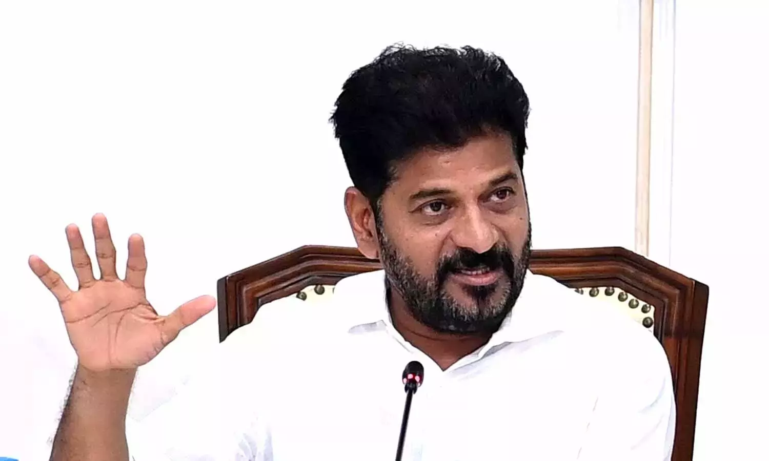 सीएम रेवंत रेड्डी ने एमवीएसआर कॉलेज में भीषण दुर्घटना पर प्रतिक्रिया दी, पीड़ितों को सहायता का आश्वासन दिया