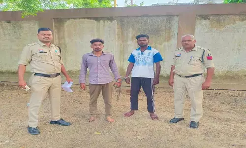 राहगीर से मोबाइल और नगदी की लूट, माइनिंग कर्मचारी बने 2 बदमाश