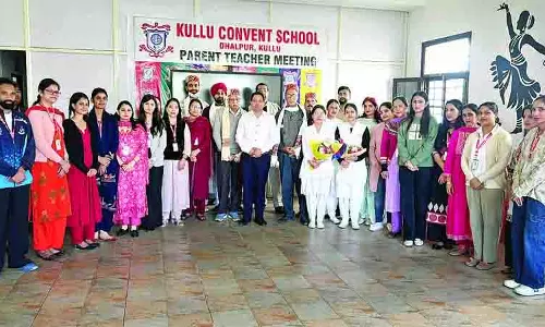 दिल्ली के डाक्टरों ने जांची बच्चें की सेहत दिल्ली के डाक्टरों ने जांची बच्चें की सेहत