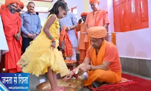 विजयादशमी पर CM योगी करेंगे कन्या पूजन