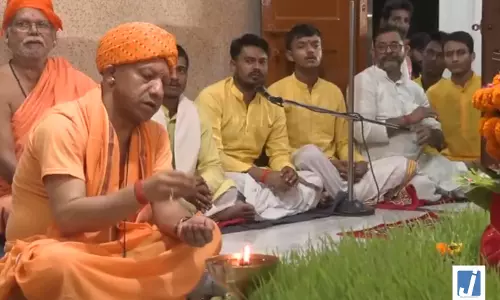 महाअष्टमी पर सीएम योगी ने गोरखनाथ मंदिर में की विशेष निशा पूजा