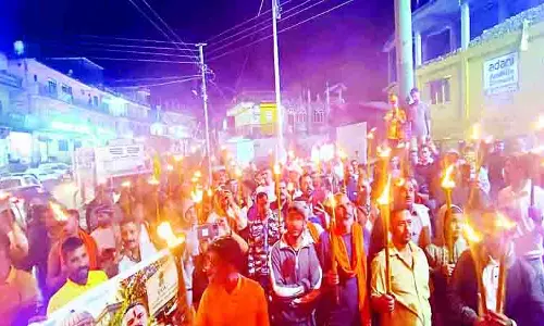 यूजीसी नियमों के विरोध में उठीं मशालें