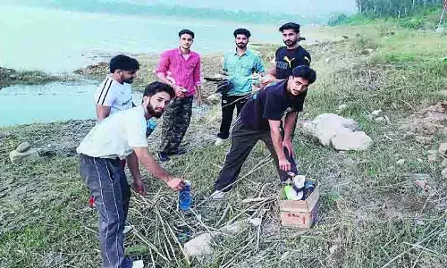 गोबिंदसागर झील लुहणू के पास की सफाई