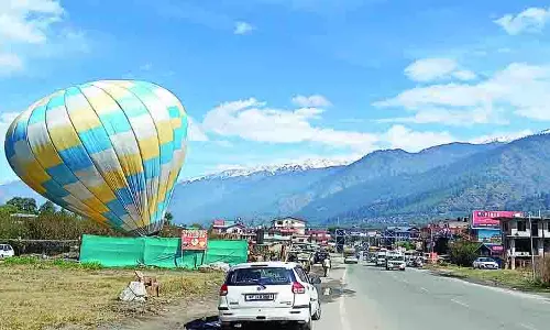 मैदानी क्षेत्रों से पर्यटकों के पहुंचने का सिलसिला हुआ तेज मैदानी क्षेत्रों से पर्यटकों के पहुंचने का सिलसिला हुआ तेज