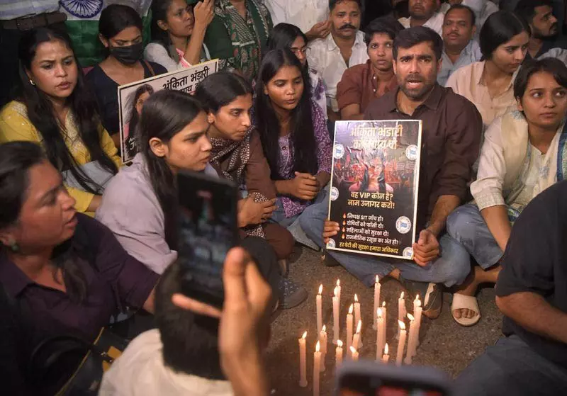 अंकिता भंडारी को न्याय दिलाने के लिए दिल्ली में कैंडल मार्च अंकिता भंडारी को न्याय दिलाने के लिए दिल्ली में कैंडल मार्च