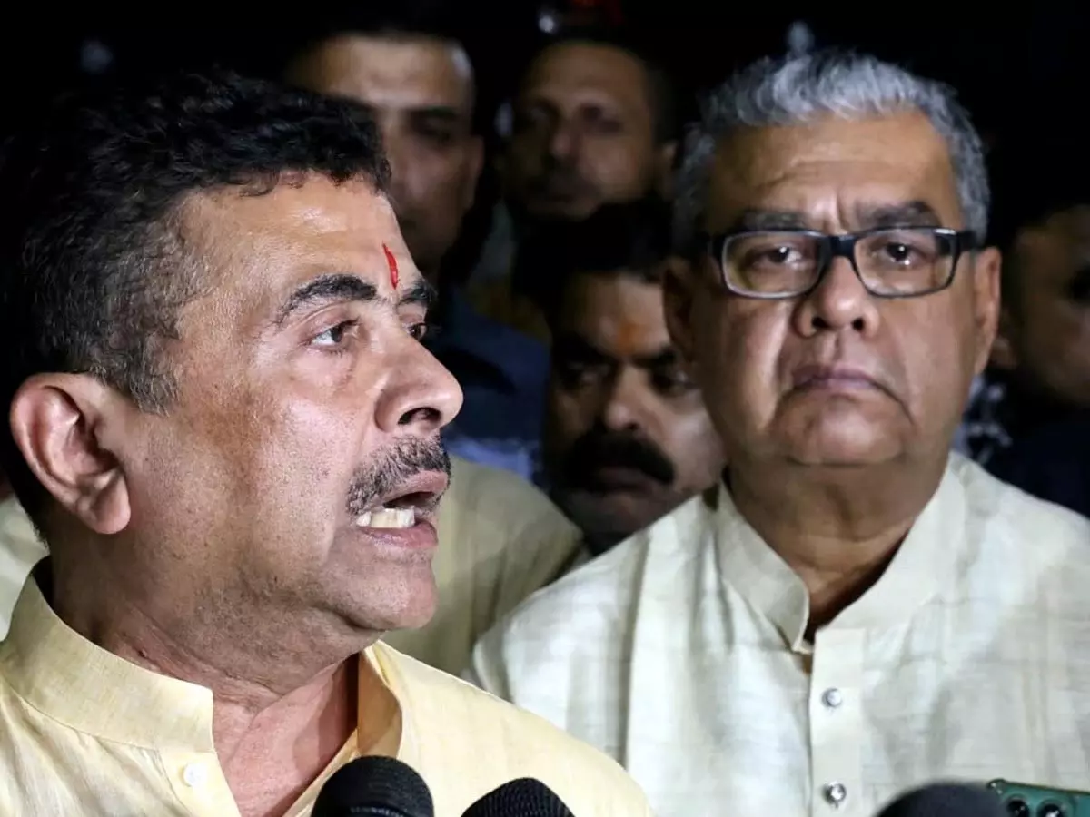 कोलकाता दुर्गा पूजा पंडाल में भगदड़ से 19 मौतें, CM शुभेंदु अधिकारी का बड़ा फैसला कोलकाता दुर्गा पूजा पंडाल में भगदड़ से 19 मौतें, CM शुभेंदु अधिकारी का बड़ा फैसला