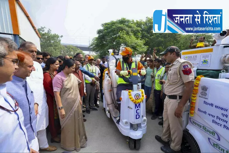 दिल्ली सरकार की बड़ी तैयारी, मशीनों से होगी सड़कों की सफाई दिल्ली सरकार की बड़ी तैयारी, मशीनों से होगी सड़कों की सफाई