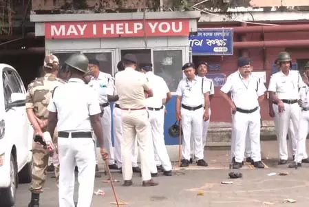 पश्चिम बंगाल: कोलकाता के मेडिकल कॉलेज के आसपास तीन दिनों के लिए बीएनएसएस 163 लागू किया गया पश्चिम बंगाल: कोलकाता के मेडिकल कॉलेज के आसपास तीन दिनों के लिए बीएनएसएस 163 लागू किया गया