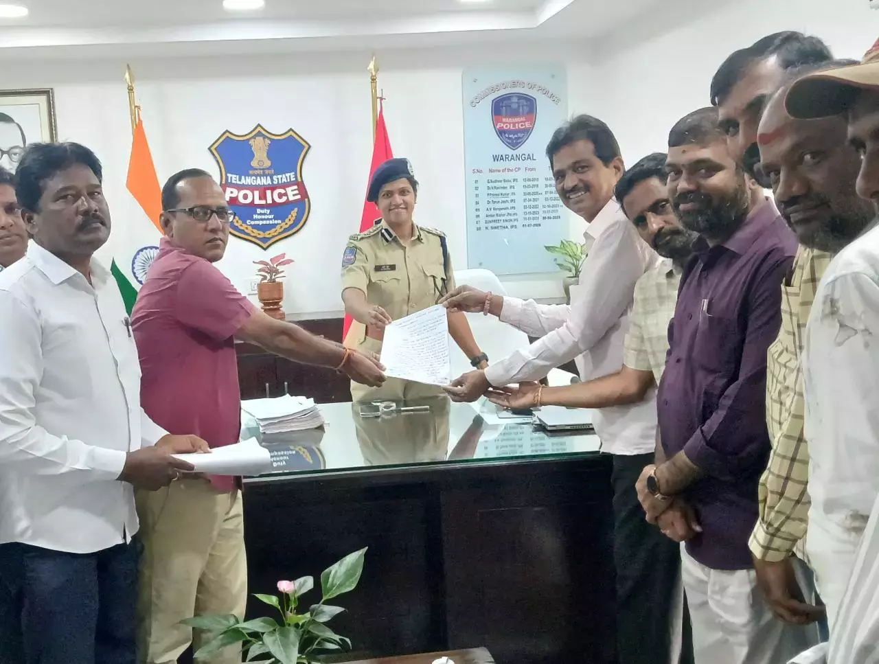 हनमकोंडा: पत्रकारों ने SC/ST मामले की जांच में कथित खामियों की जांच की मांग की हनमकोंडा: पत्रकारों ने SC/ST मामले की जांच में कथित खामियों की जांच की मांग की