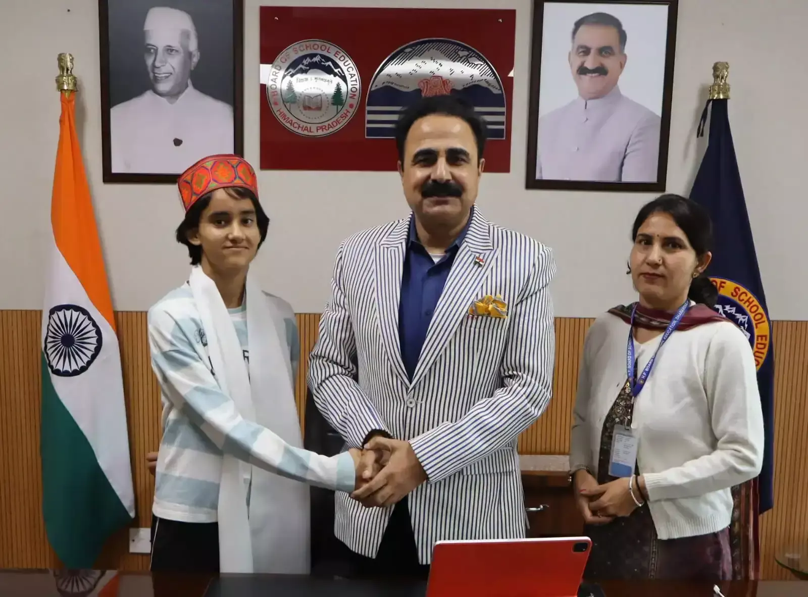 प्रिया शर्मा की उपलब्धि पर बोर्ड अध्यक्ष ने किया सम्मानित प्रिया शर्मा की उपलब्धि पर बोर्ड अध्यक्ष ने किया सम्मानित