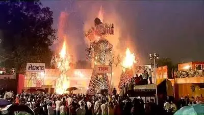विजयादशमी पर दशहरी देने की परंपरा और इसका महत्व विजयादशमी पर दशहरी देने की परंपरा और इसका महत्व