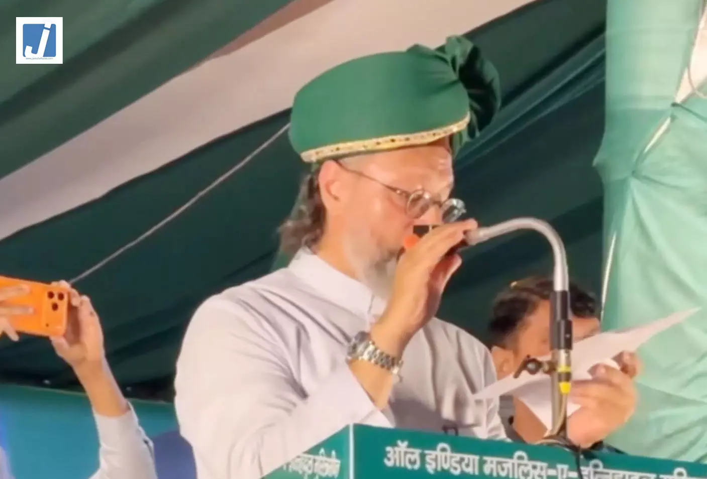 ओवैसी का योगी सरकार और सपा पर हमला ओवैसी का योगी सरकार और सपा पर हमला