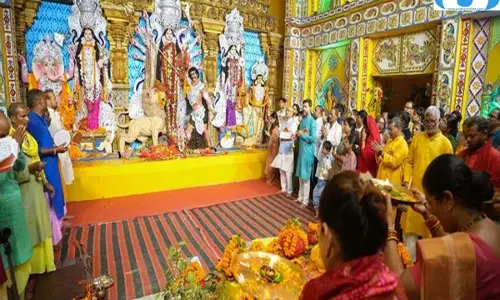 दुर्गापूजा के उत्साह के बीच सतर्कता, प्रवेश और निकास मार्गों पर कड़ी निगरानी