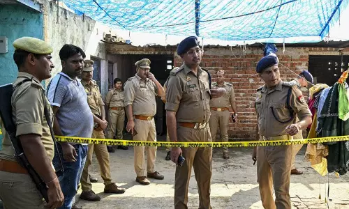 नोएडा में परिवार की मौत का रहस्य गहराया, जहर और संपत्ति विवाद की जांच