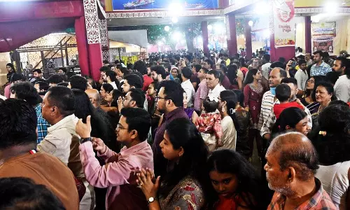 कोलकाता भगदड़ के बाद दिल्ली में अलर्ट, पूजा पंडालों की सुरक्षा बढ़ाई