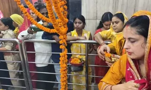 नवरात्र: मां अलोप शंकरी के दरबार में श्रद्धालुओं का जनसैलाब, भोर से ही दर्शन-पूजन जारी नवरात्र: मां अलोप शंकरी के दरबार में श्रद्धालुओं का जनसैलाब, भोर से ही दर्शन-पूजन जारी