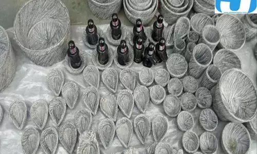बंगाल के तोरण और नक्काशीदार शिवलिंग ने खींचा ध्यान, रांची मेले में उत्साह बंगाल के तोरण और नक्काशीदार शिवलिंग ने खींचा ध्यान, रांची मेले में उत्साह