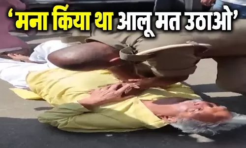 सड़क पर गिरा पति, CPR देता रहा पुलिसकर्मी, पत्नी बोली- मना किया था आलू मत उठाओ!